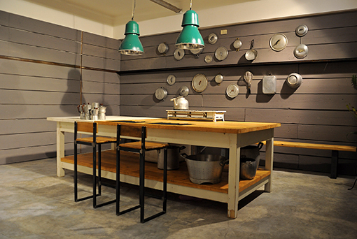 Cucine con legno di recupero ~ avienix.com for . Tavolo lavoro cucina attrezzato