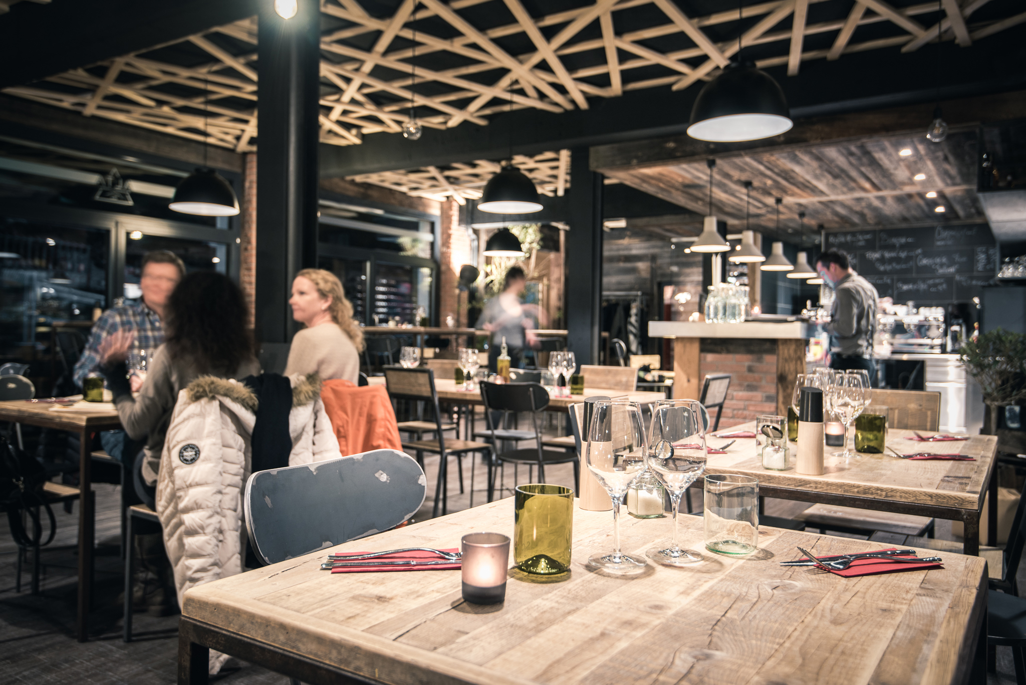 Immersi nelle alpi, un ristorante dallo stile industriale e ...