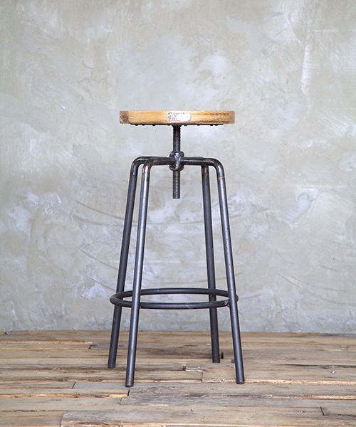 https://www.sestiniecorti.it/public/catalogo/sgabello%20vite%20legno0001.jpg